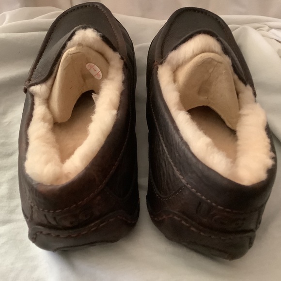 Sold UGG Australia Ascot Brown Leather Slippers 9 - Picture 8 of 11